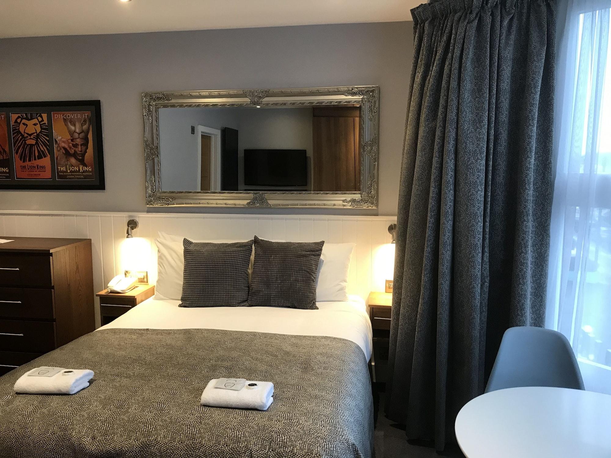 Carlton Hotel 일프러컴 외부 사진